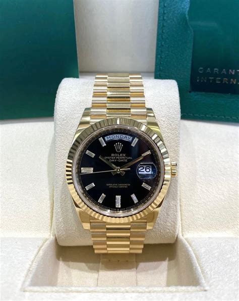 weight of rolex day date 40